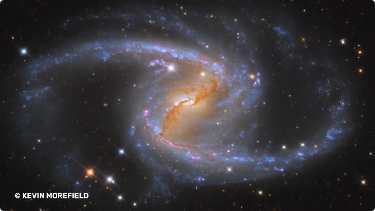 2つのアームからなる渦状銀河：NGC 1365